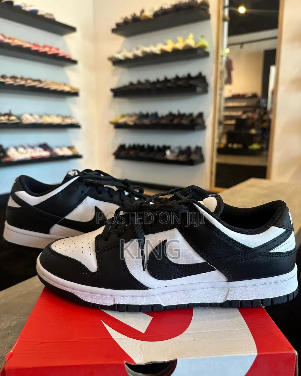 Nike Dunk Low Panda. Bw