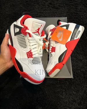 Jordan 4 Fire Red. "Retro"