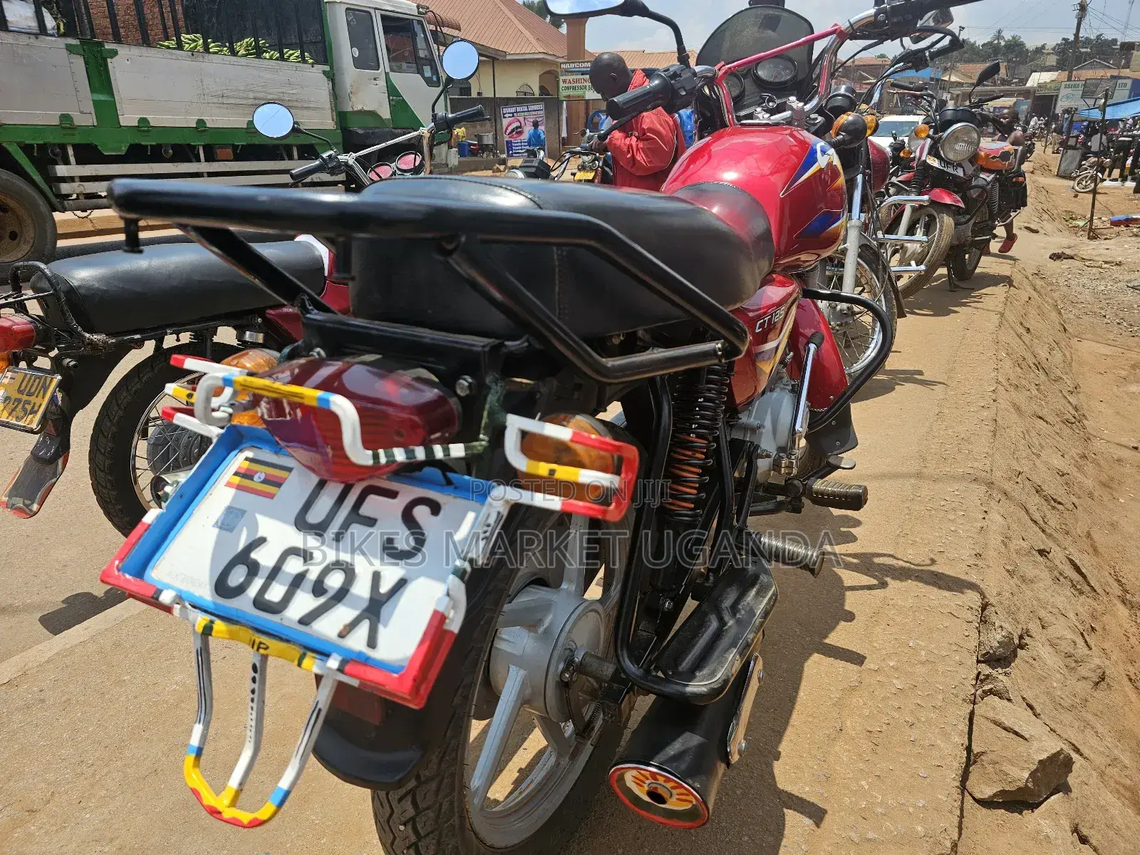 Bajaj Boxer 125 2023 Red