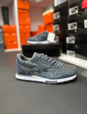 New Classic Reebok Sneakers in Stock