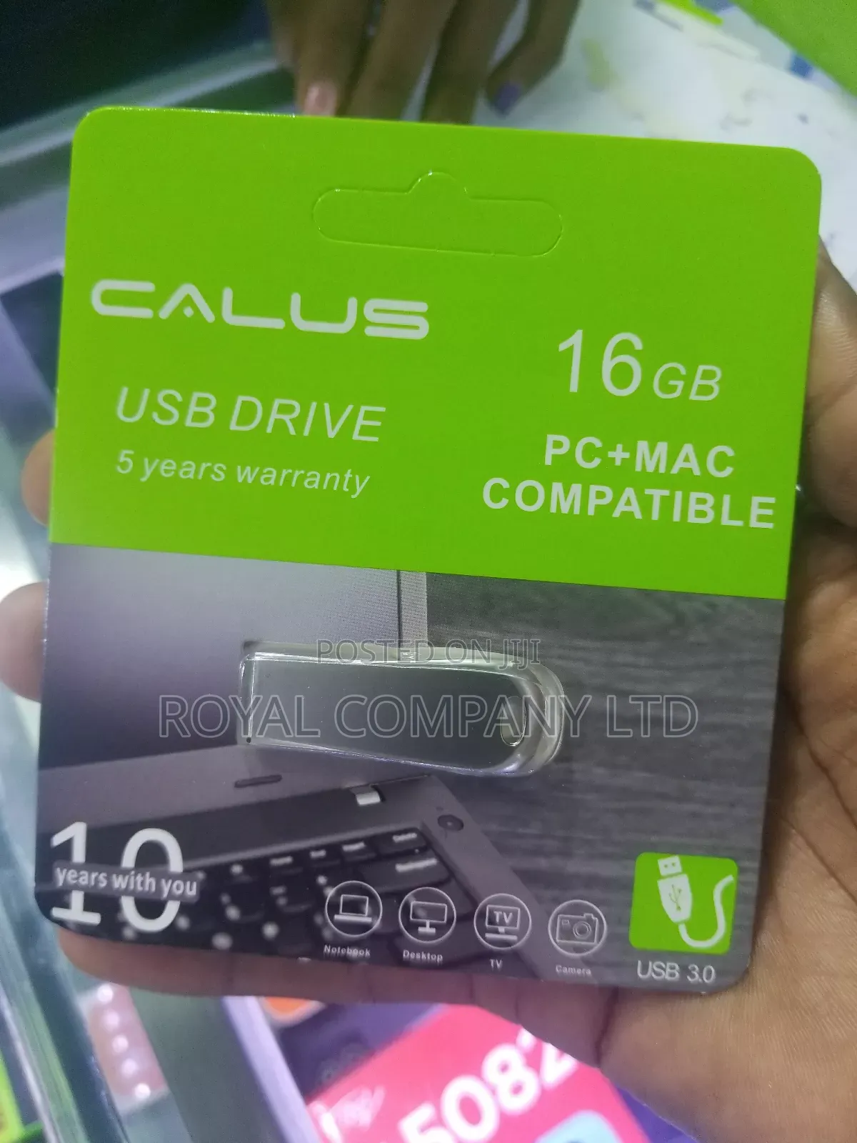 Flash Disk 16 GB Capacity