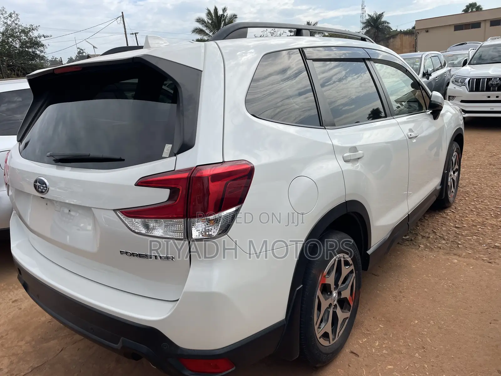 Subaru Forester Premium AWD 2019 White