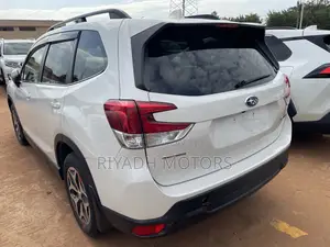 Subaru Forester Premium AWD 2019 White