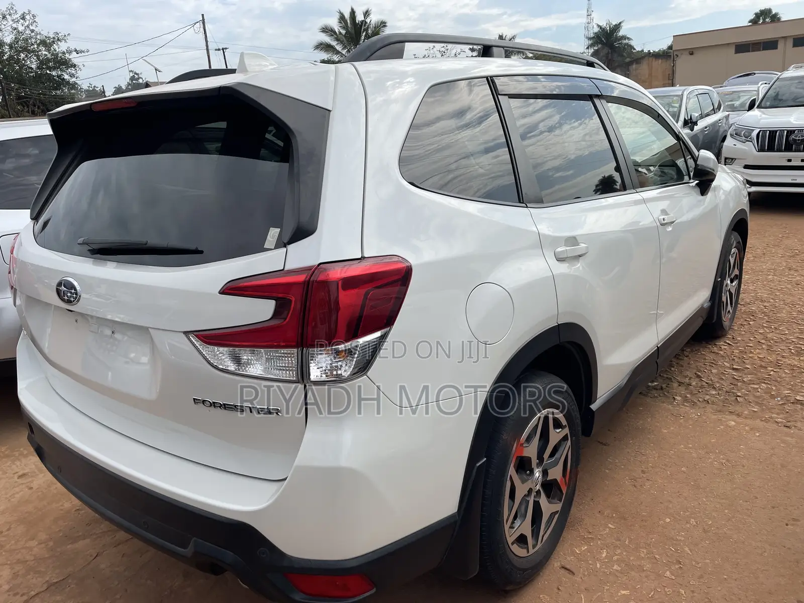 Subaru Forester Premium AWD 2019 White