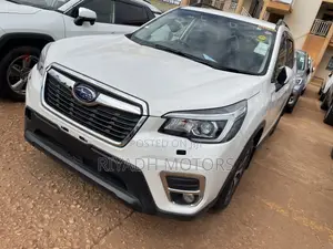 Subaru Forester Premium AWD 2019 White