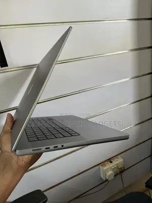 Laptop Apple MacBook Pro 2021 M1 16GB Apple M1 Pro SSD 1T
