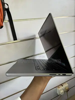 Laptop Apple MacBook Pro 2021 M1 16GB Apple M1 Pro SSD 1T