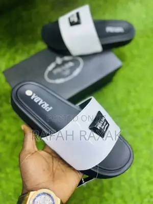 Original Classic Comfortable Luxury Prada Push in Sandals