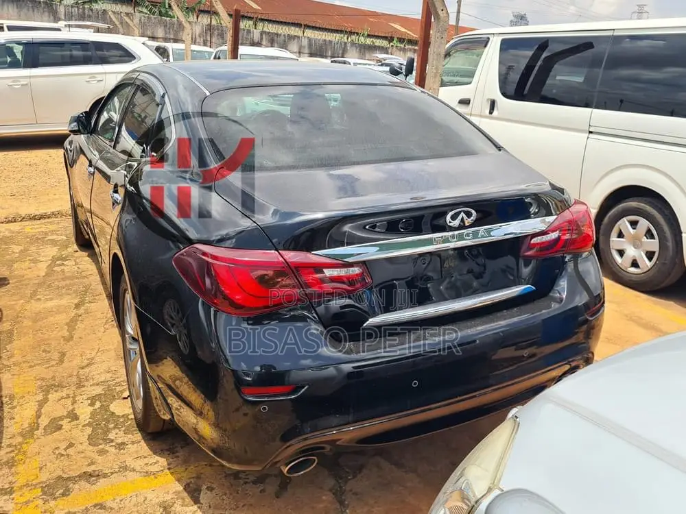 Nissan Fuga 2016 Black