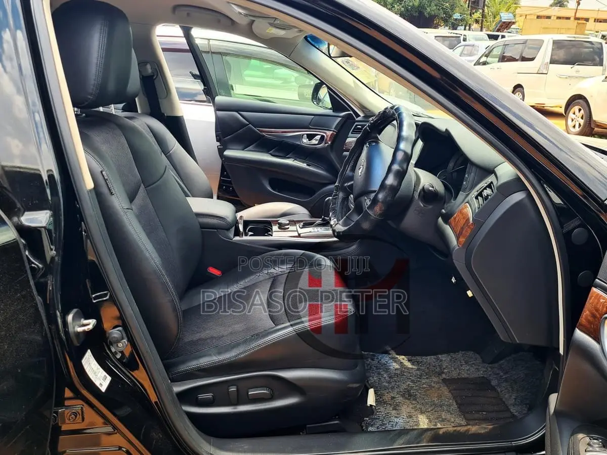 Nissan Fuga 2016 Black