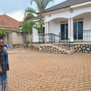3bdrm Bungalow in Seguku Ntebe Rd, Division A for sale