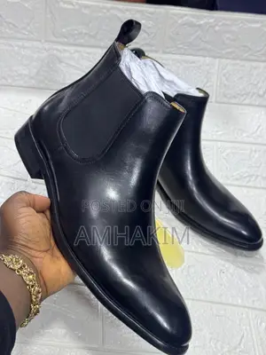 Classic Men’S Chelsea Leather Boots in Stock