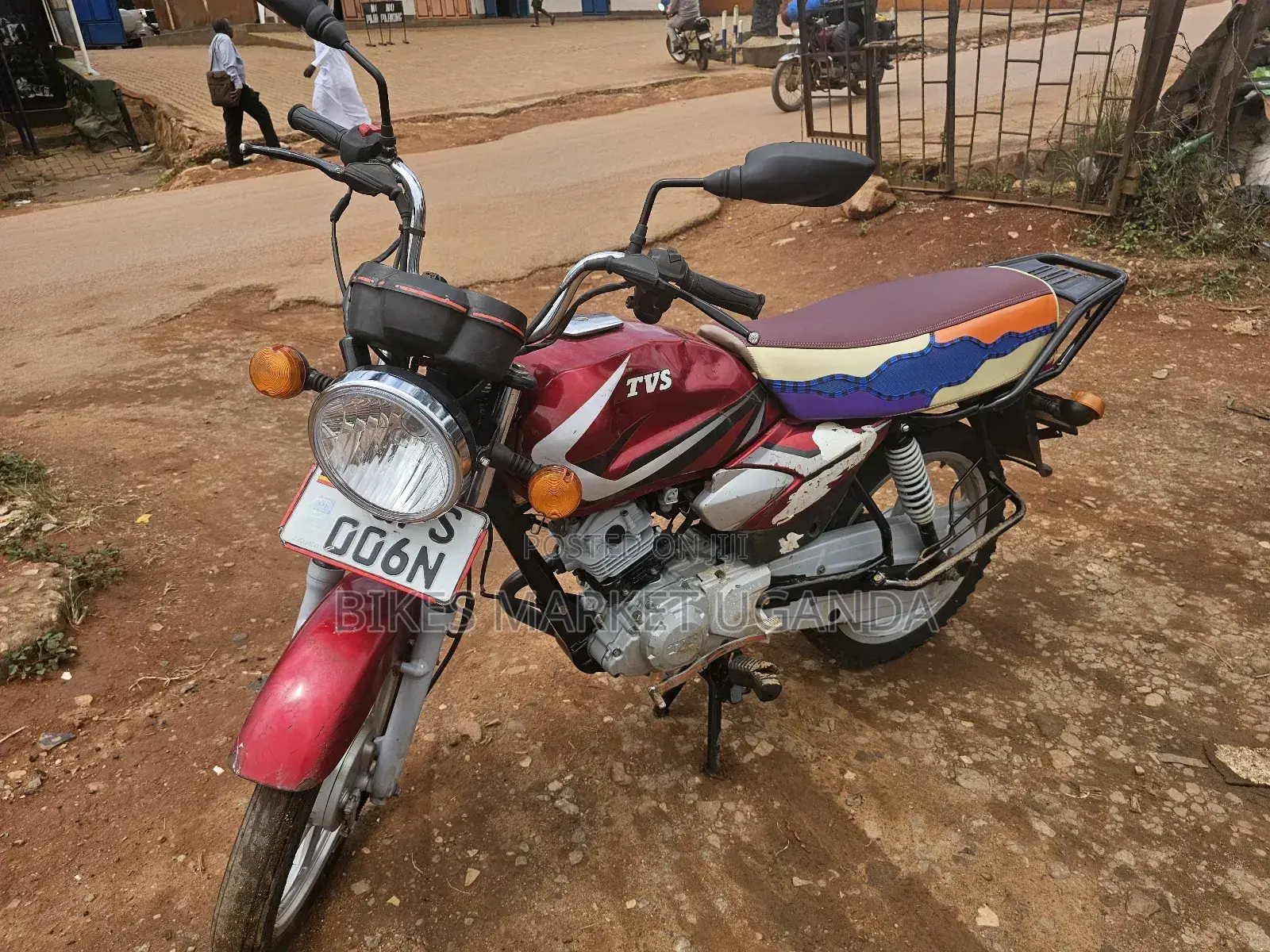 TVS HLX 125 2023 Red