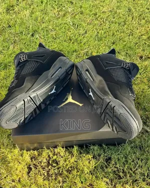 Iconic Jordan 4 Retro Black