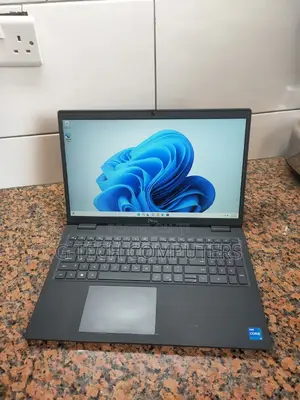 New Laptop Dell Latitude 3520 8GB Intel Core I5 SSD 256GB