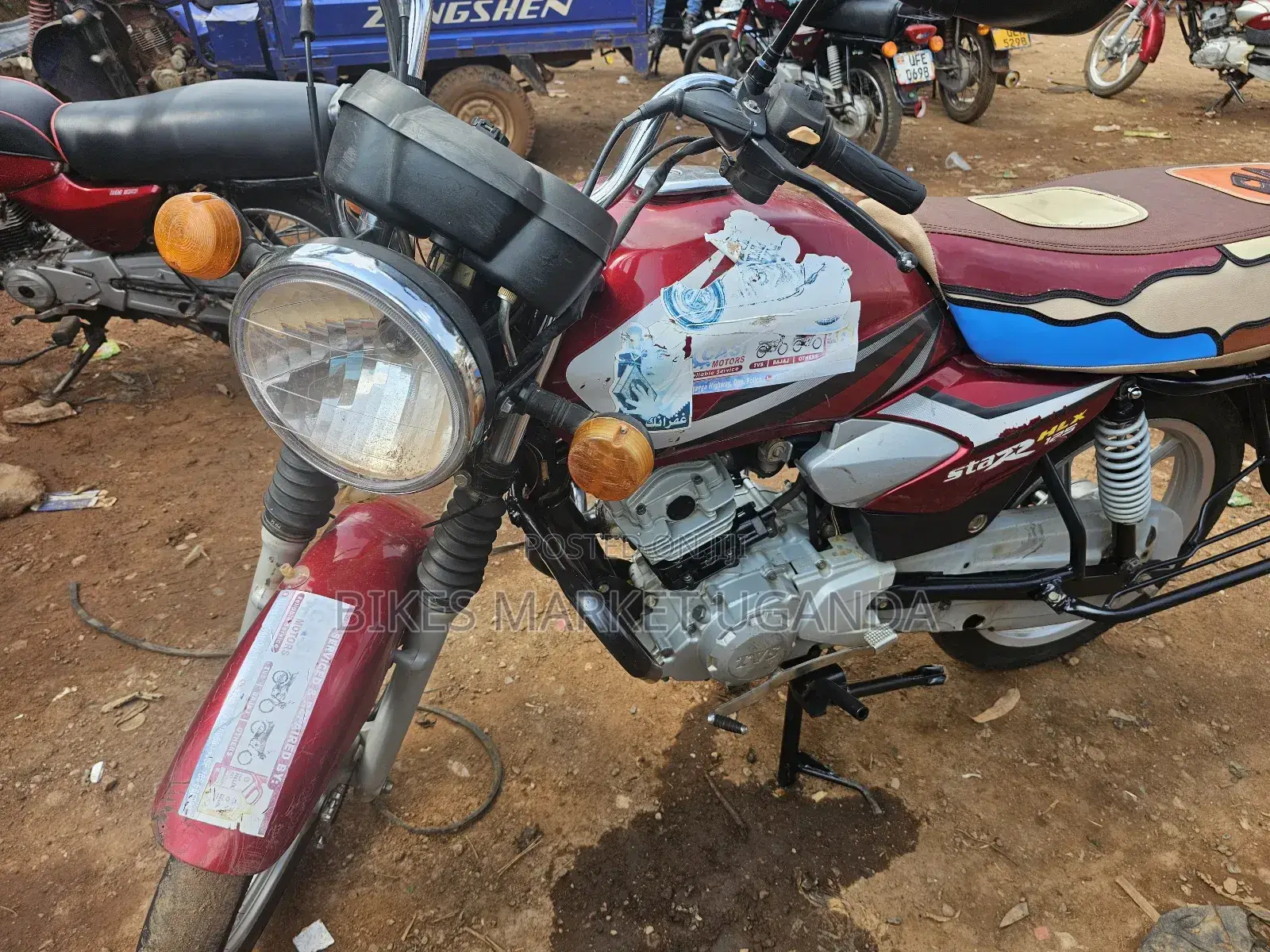 TVS HLX 125 2022 Red