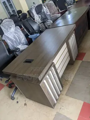 Working Office Desks/Office Tables