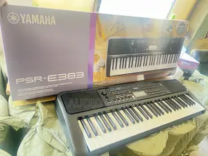 Yamaha PSR E383