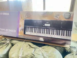 Yamaha PSR E383