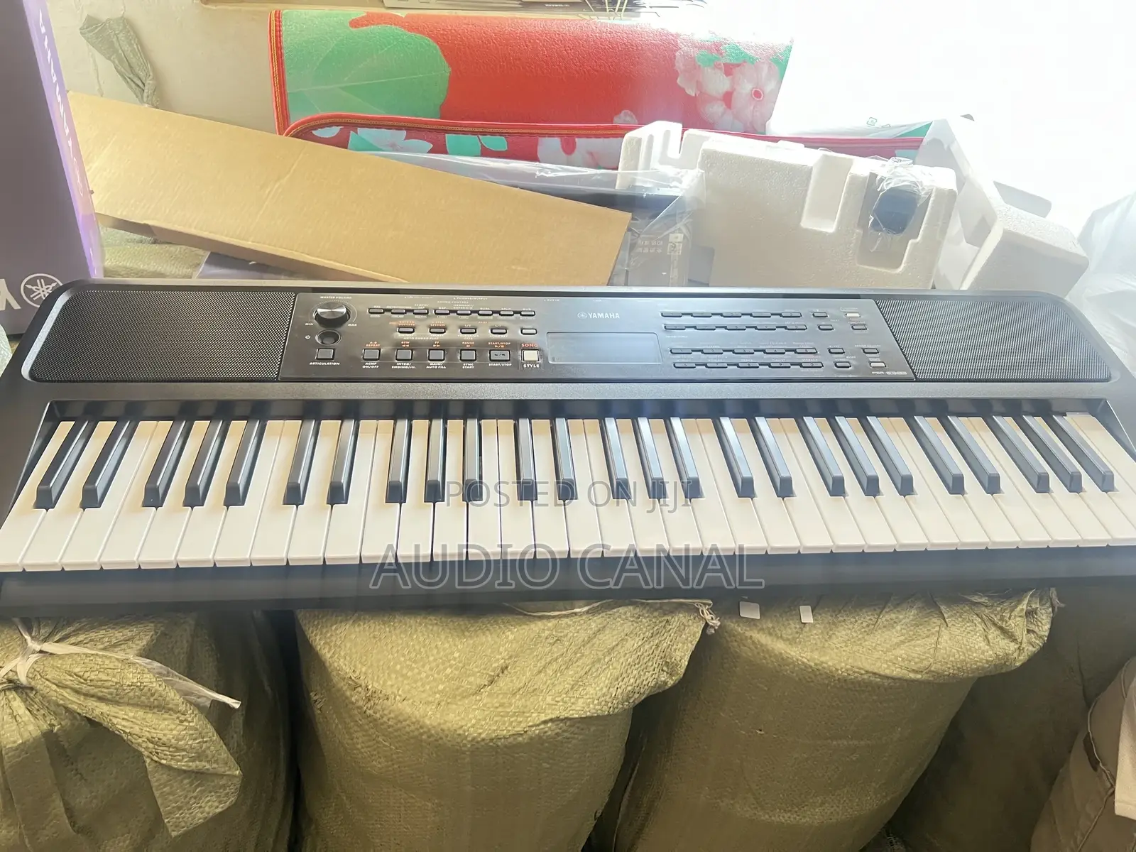 Yamaha PSR E383