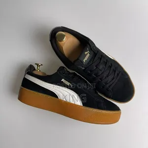 Iconic PUMA Suede Platform Black Sneakers