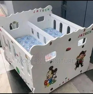Baby's Crib/Bed