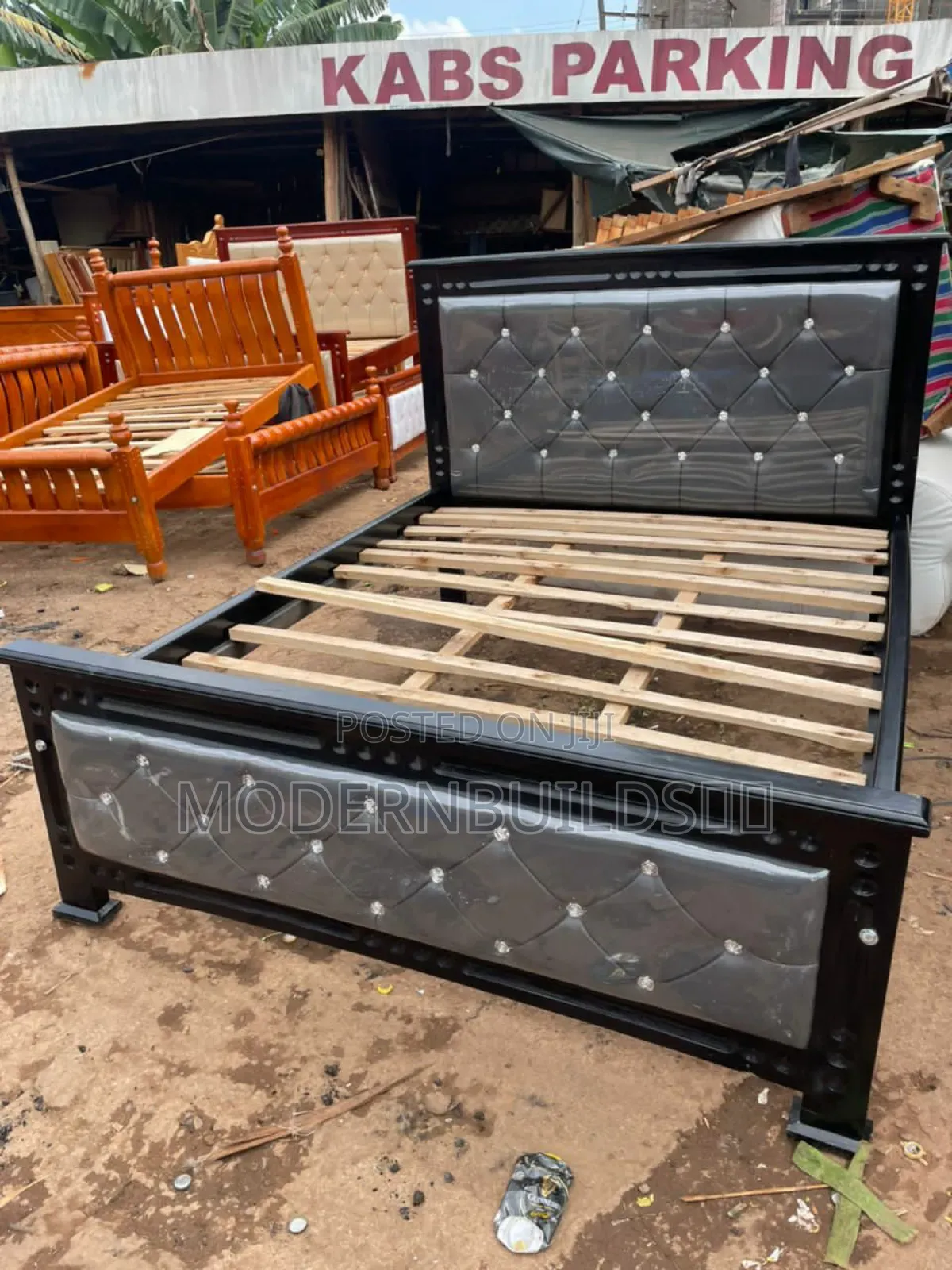 5*6 Design Leather Beds