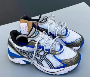 Original Unisex White/Illusion Blue Asics Training Sneakers