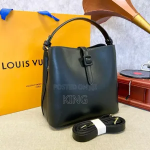 Reassuring Louise Vuitton Shoulder Bag