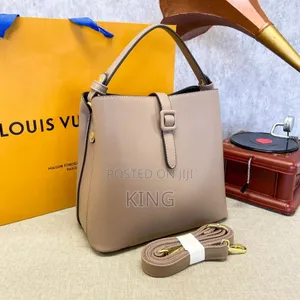 Classy Louise Vuitton Shoulder Bag