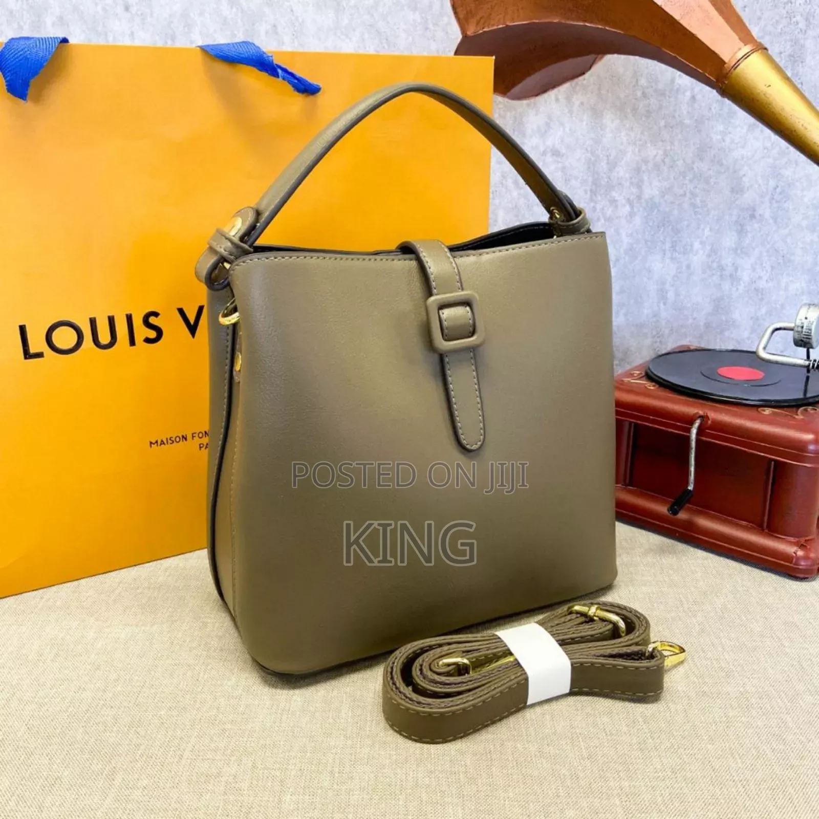 Elite Louise Vuitton Shoulder Bag