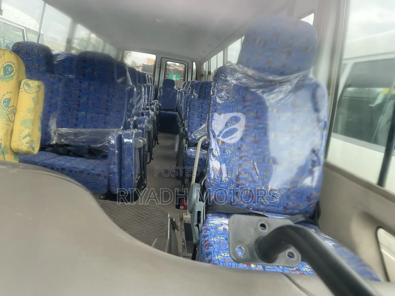 Mitsubishi Fuso Rosa 2013 White