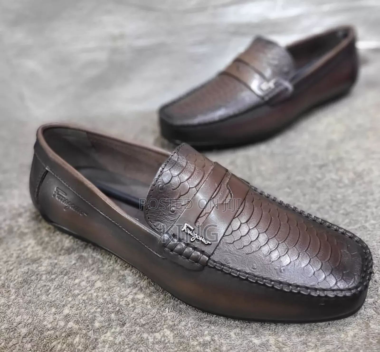 Verified Classic Clarks Moccasins