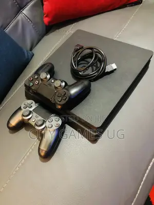 Ps4 Slim With Fc25 and 2 Pads