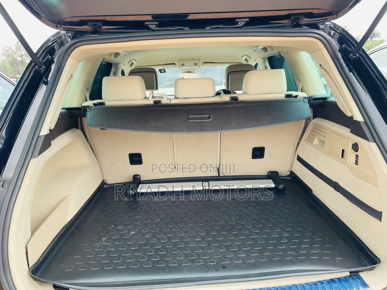Volkswagen Touareg 2012 Black
