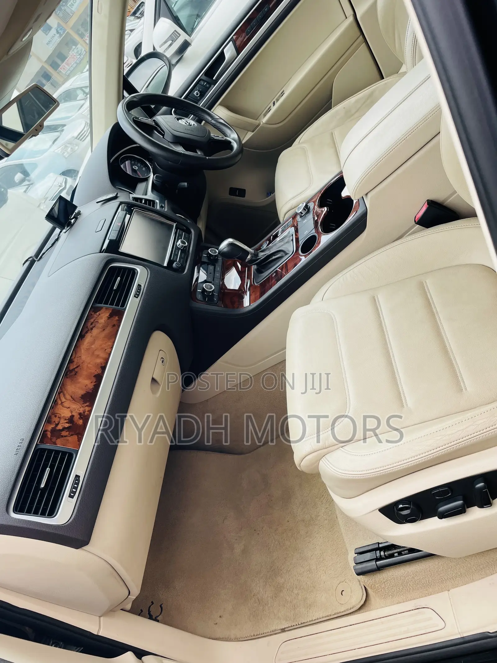 Volkswagen Touareg 2012 Black