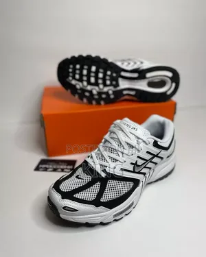 Solid Nike Men's Air Pegasus 2K5 White Sneakers
