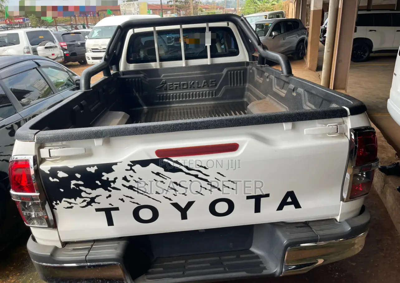 Toyota Hilux 2016 White