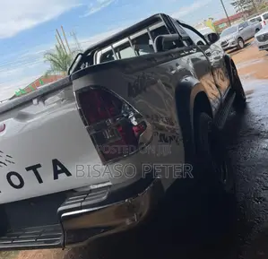 Toyota Hilux 2016 White