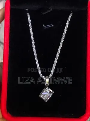 Simple Diamond Lady’S Necklaces