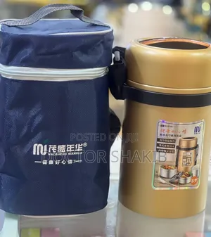 New Portable Nice Looking Lunch Box With a Bag