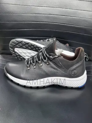 Men’S Classic Timberland Sneaker in Stock