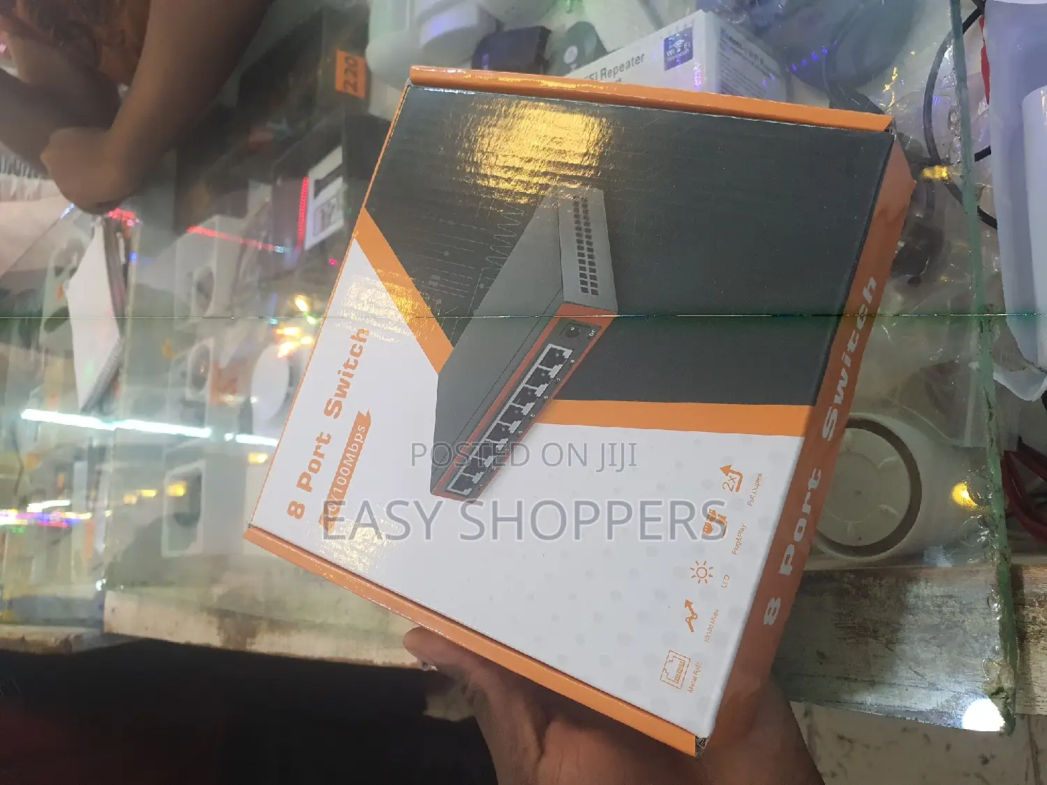 8 Port Switch
10/1080mbps
Ethernet Switch