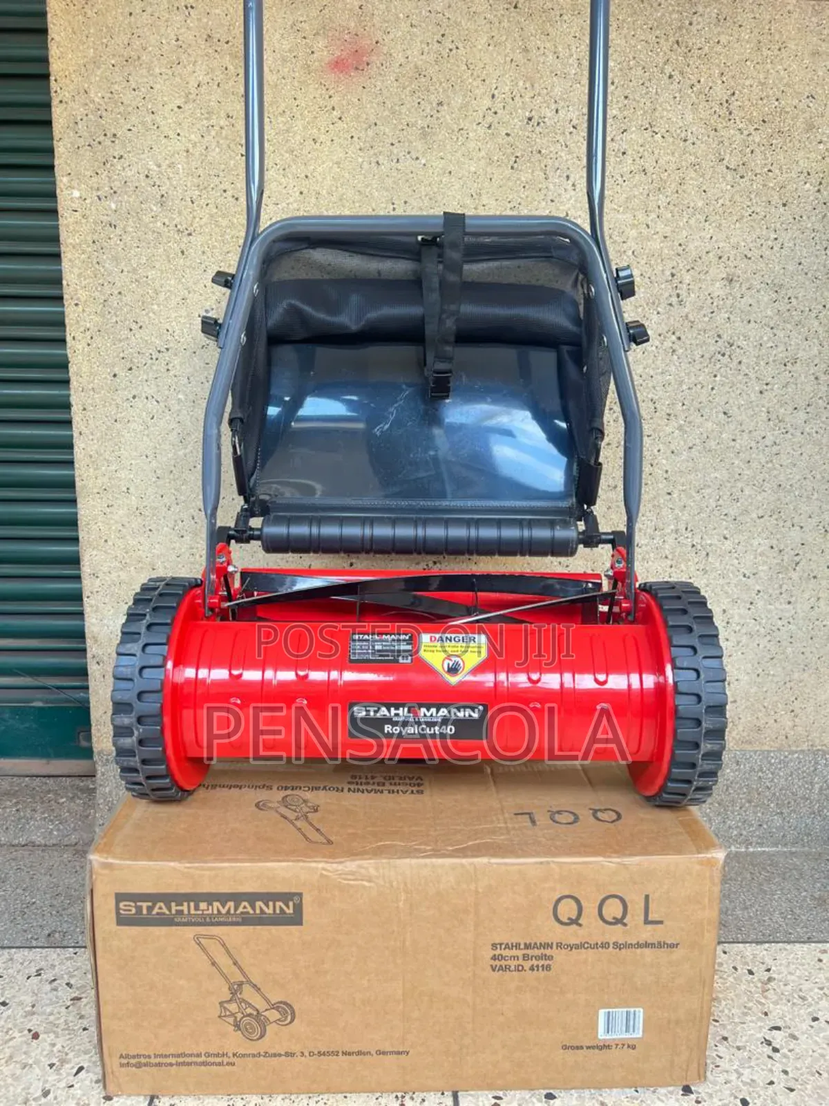 Manual Lawnmower ( With Grass Collector)