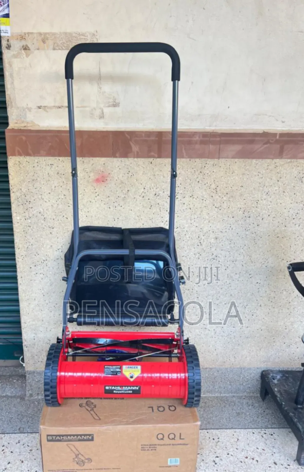 Manual Lawnmower ( With Grass Collector)
