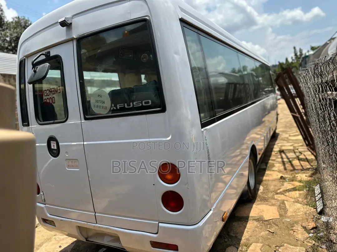Mitsubishi Fuso Rosa 2017 White