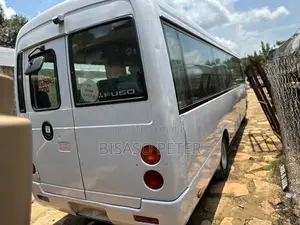 Mitsubishi Fuso Rosa 2017 White