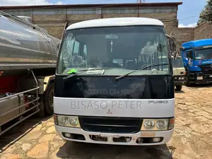 Mitsubishi Fuso Rosa 2017 White