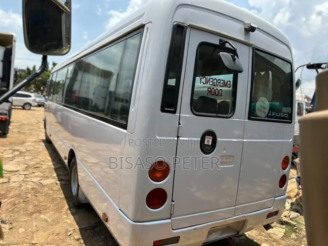 Mitsubishi Fuso Rosa 2017 White