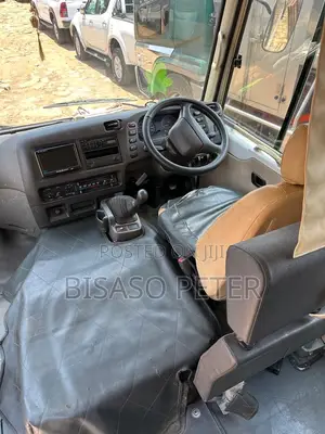 Mitsubishi Fuso Rosa 2017 White